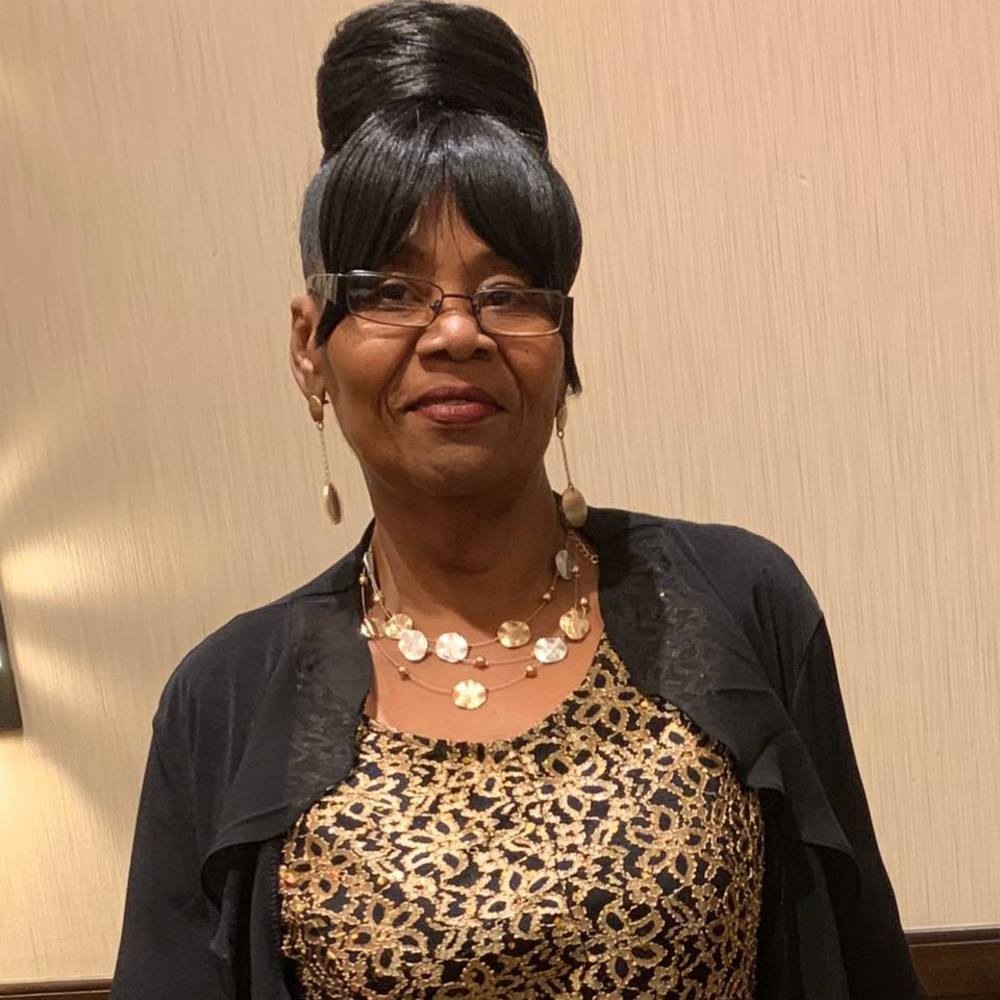 Meet your Posher, Lenora